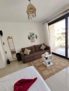 G-cribs with pool view and access - 5
