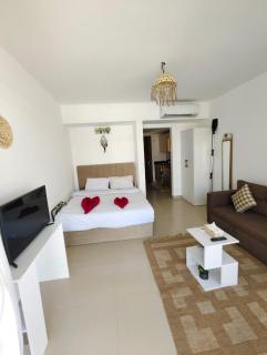 G-cribs with pool view and access - 3