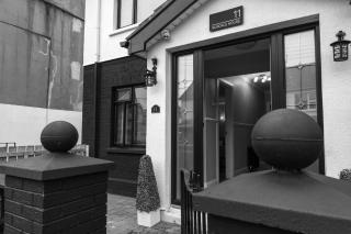 Sundale House - 8