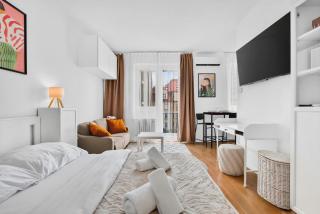 White Studio in Old Town with Balcony - 0