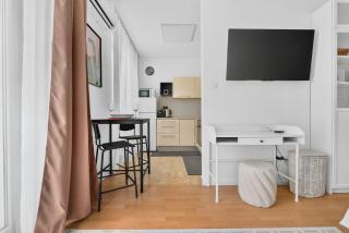 White Studio in Old Town with Balcony - 6