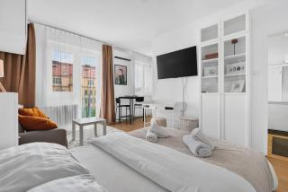 White Studio in Old Town with Balcony - 4