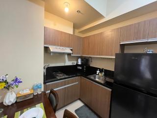 Bayfront Suite near Airport, MOA, PICC, Star City, OKADA With Fast WIFI & Netflix Free Pool Access - 5