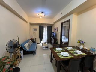 Bayfront Suite near Airport, MOA, PICC, Star City, OKADA With Fast WIFI & Netflix Free Pool Access - 1