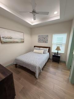 New Modern 2BR I EV I Wi-Fi I Heart of Mcallen - 7