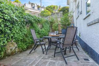 Seagrass — Stylish Coastal Apartment, Heart of Beer - 6