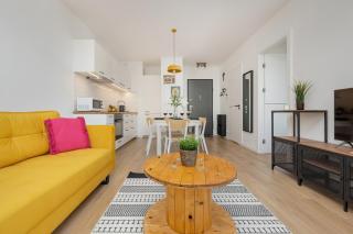 Cheerful Apartment Leśmiana Garnizon Estate by Noclegi Renters - 5