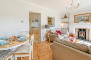 Daisy Cottage — Character & Comfort near Beer Beach - 9