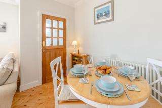 Daisy Cottage — Character & Comfort near Beer Beach - 8