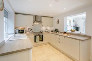 Daisy Cottage — Character & Comfort near Beer Beach - 6