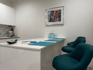 The Cove - Condo Hotel - Palm Beach Strip - Palm-Eagle Beach - 3