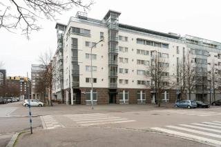 Nordic 2BR Apartment with Sauna & Glazed Balcony - 5