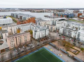 Nordic 2BR Apartment with Sauna & Glazed Balcony - 4
