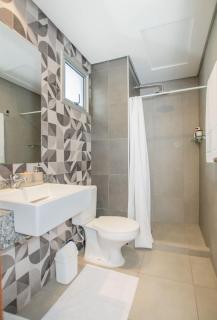 Urban 2BR Escape Fast Wi-Fi & Central Location - 5