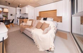 Chic First Del Sol Studio Near Restaurants & Shops - 0