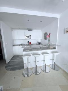 Estepona Port Apartment - Sea Views, Sleeps 6 - 6