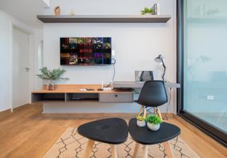 Modern Hassler Apt Great View Pool & Gym Access - 7