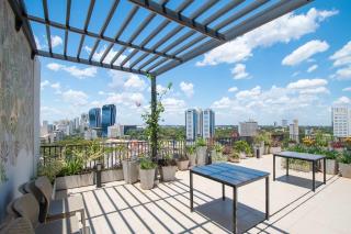 Skyline Studio Near Shopping Rooftop Pool - 8