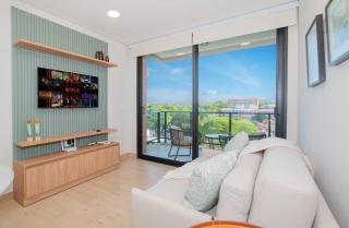 Chic & Modern 1BR Near Top Malls Pool & Gym - 5