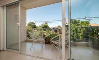 Urban 1BR Outdoor Pool Desk BBQ Shops Nearby - 7