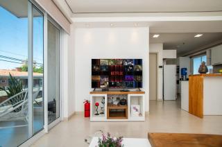 Urban 1BR Outdoor Pool Desk BBQ Shops Nearby - 3