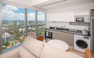 Urban 37th-floor 1BR Escape Petra Tower - 7