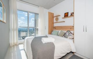 Modern 1BR in Petra Tower Skyline Views & Pool - 4