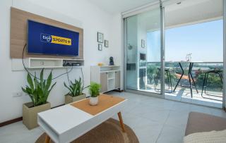 Fully Equipped Apt Pool & Workspace City Views - 5