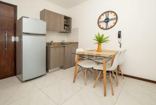Fully Equipped Apt Pool & Workspace City Views - 3