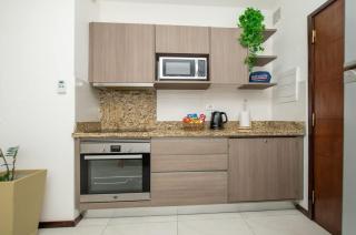 Fully Equipped Apt Pool & Workspace City Views - 8