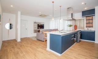 Spacious Haven Workspace & Pool Walk to Malls - 5