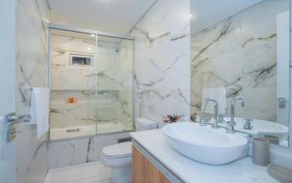 Spacious Haven Workspace & Pool Walk to Malls - 4
