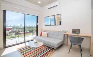 Chic 2BR Pool & BBQ Lounge 10 mins to Shopping - 0