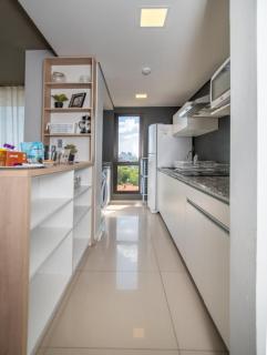 Bright 2BR Balcony & Pool Free Parking - 3