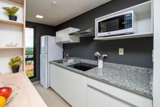 Bright 2BR Balcony & Pool Free Parking - 6