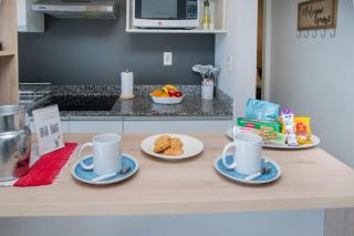 Bright 2BR Balcony & Pool Free Parking - 2