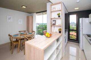 Bright 2BR Balcony & Pool Free Parking - 1
