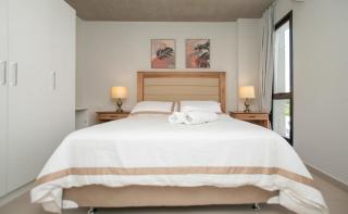 Business Living Pool & Workspace Malls Nearby - 9
