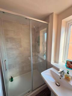 #170 Modern 2BR Coventry Stay - Sleeps 4 - 8
