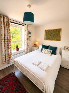#170 Modern 2BR Coventry Stay - Sleeps 4 - 1