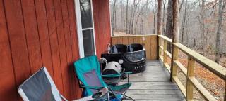 The Windstorm Cabin - Pet-friendly & a 2-person Jacuzzi hot tub! - 4