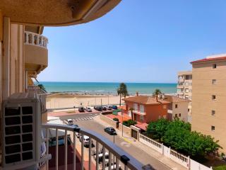 Front beach apartment - 9