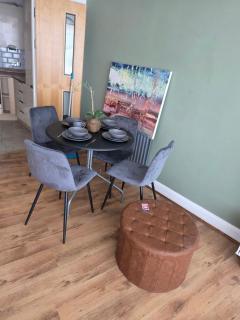 Modern 2 Bed 2 Bath City Apartment - 4