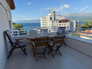 Lake View House in Pogradec with Stunning Views - 2