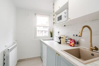 Walk Everywhere - 2x2m Bed - Dedicated Workspace - Bucareste - 7