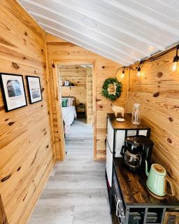 Askews Getaway Lakeside Cabin - 2