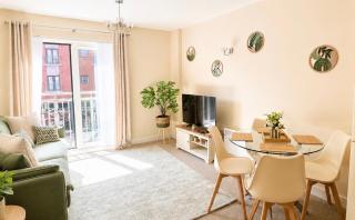 Stylish Wrexham City Centre 1 Bedroom Apartment Sleeps 4 - 4