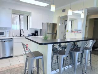 Oceanfront condo with pool, amazing view, balcony & beach access - 9