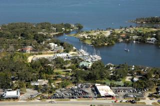 Sunlit Studio Near EGAD & Beach, Queen Bed plus TV - 9