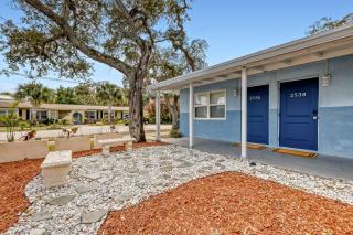 Sunlit Studio Near EGAD & Beach, Queen Bed plus TV - 5
